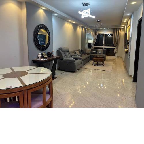 Modern flat 3 rooms and 2 bathroom amazing location شقة فندقية حديثة و جديدة كاملة مدينة نصر بالقرب من ستي ستارز 2 غرف نوم 2 حمام وصالة و بلكونة
