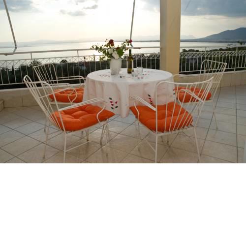 Modern Flat Overlooking the Gulf 300m to the Beach