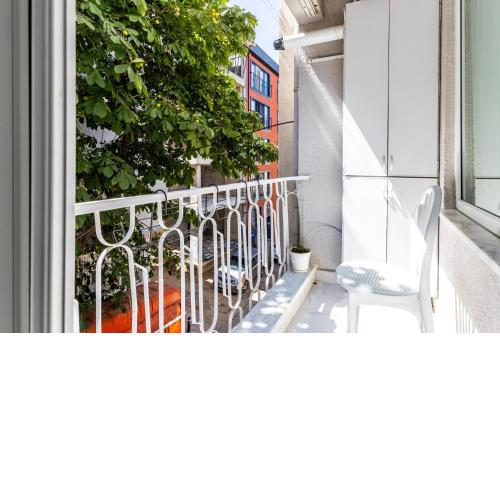 Modern Flat w Balcony 2 min to Marmaray in Kadikoy