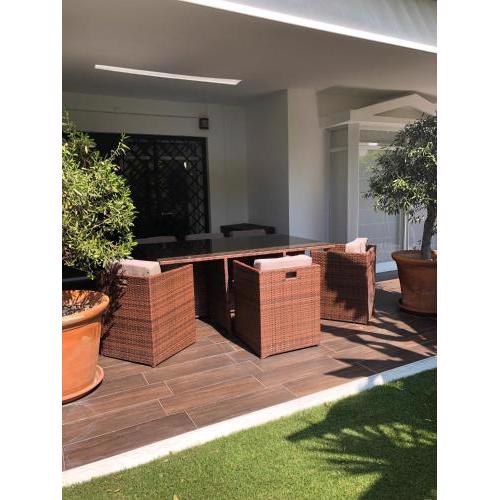 Modern ground floor garden apartment in Aloha Gardens close to Puerto Banus