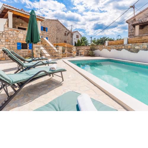 Modern Holiday Home in Baderna with Pool