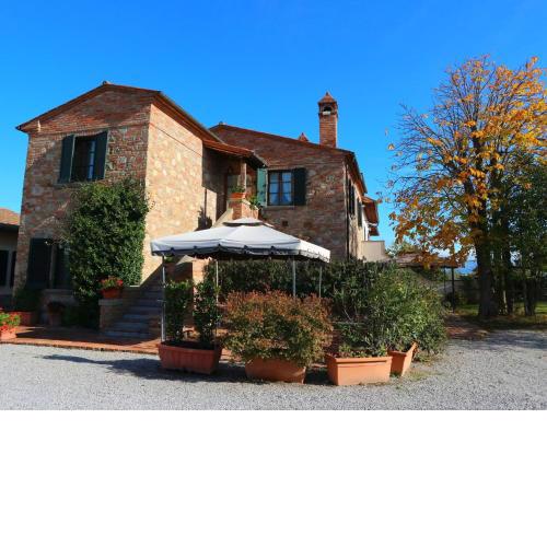 Modern Holiday Home in Foiano della Chiana with Pool