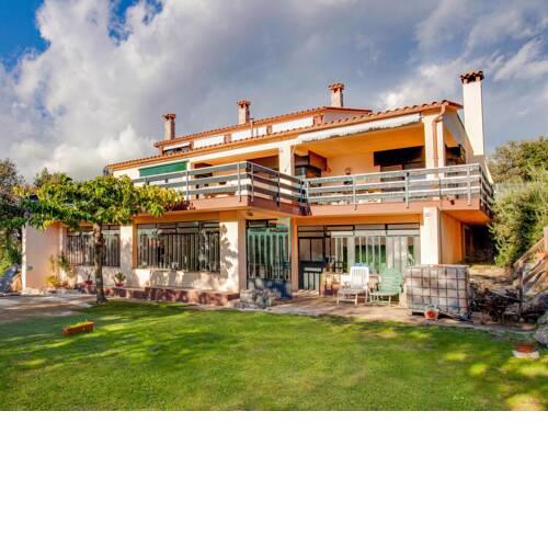 Modern Holiday Home in Romanya de la Selva with Pool