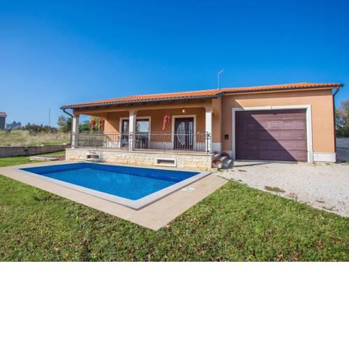 Modern Holiday Home with Private Pool in Tinjan