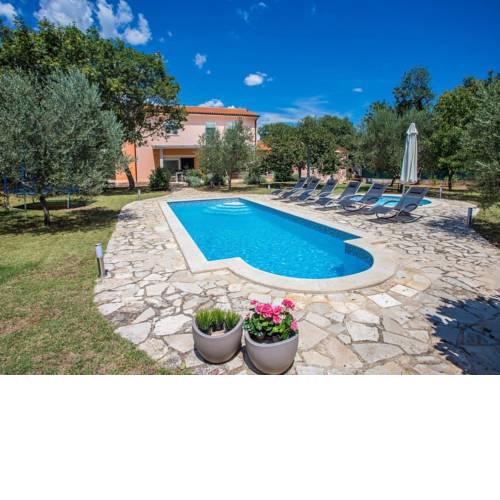 Modern Holiday Home with Swimming Pool in Marcana