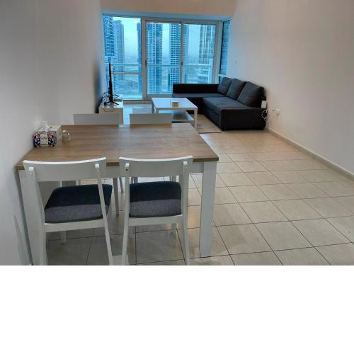 Modern Lake View 1 Bedroom Apt in JLT