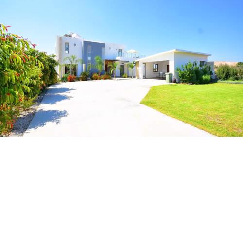 Modern Luxury Villa With Private Pool