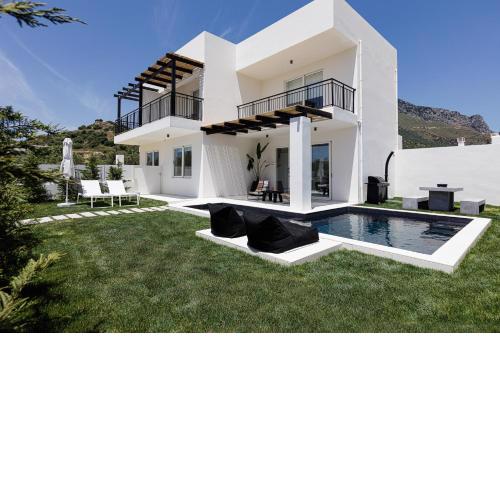 Modern new villa Casa Filo w/ private pool & Bbq, 200m from the beach