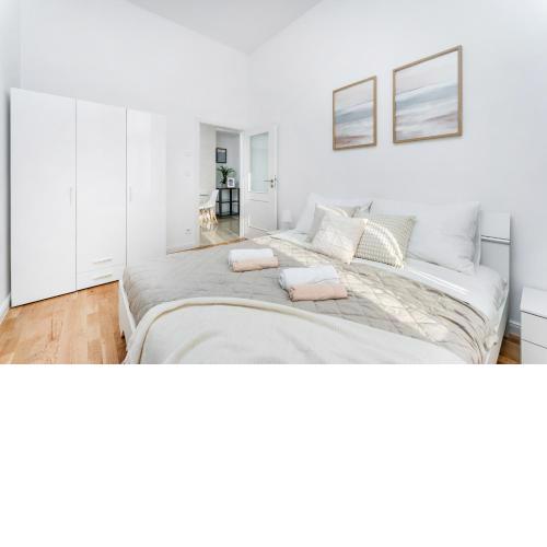 Modern One Bedroom Flat with National Museum View