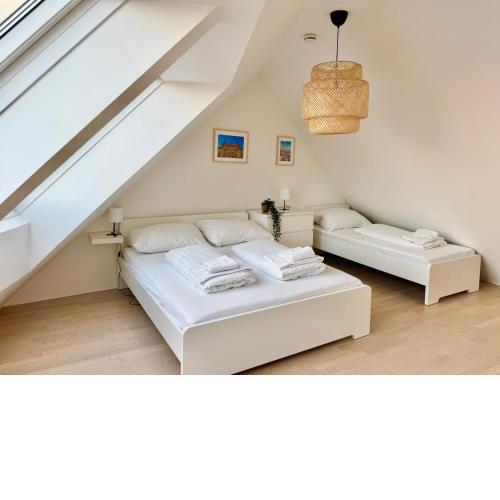 Modern Penthouse Maisonette with Free Parking