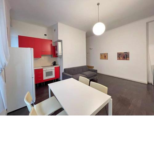 Modern Pretty Apartment near ISOLA zone