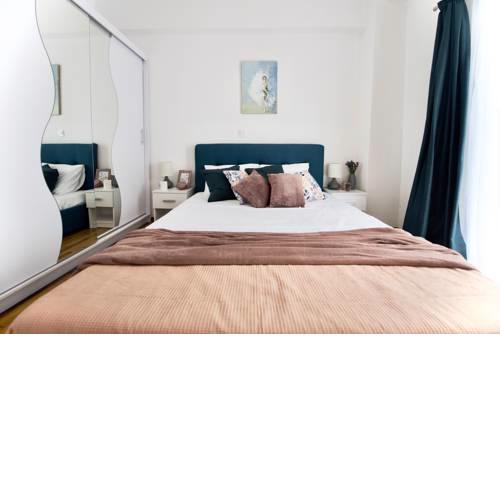 Modern & Quiet Apartment / Athens Center