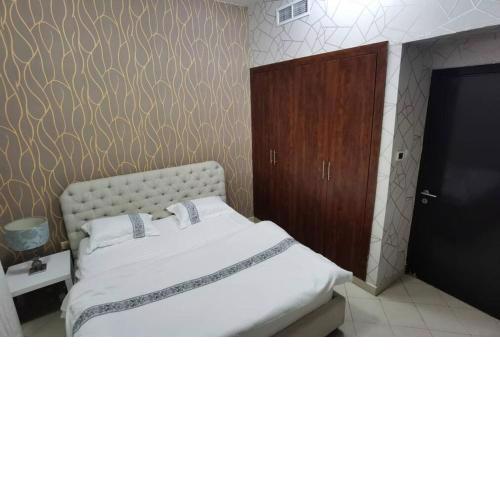 Modern & Spacious 2 Bedrooms Apartment in Dubai Marina's Heart 307