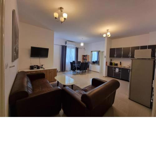 Modern & Spacious 3 bedroom First Floor Apartment/Villa