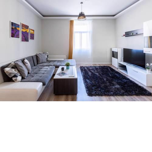 Modern & spacious city center apartment