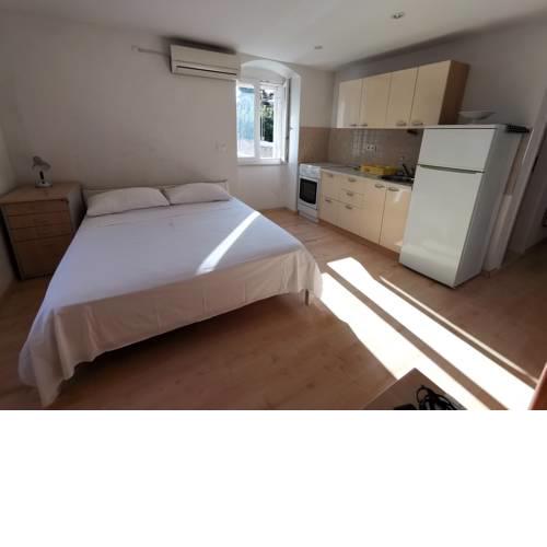 Modern studio in a superb location