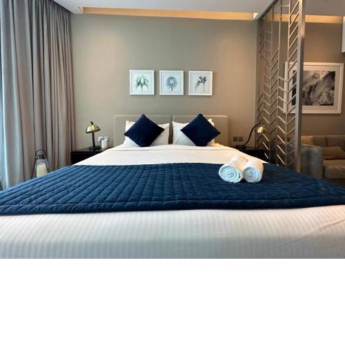 Modern studio with a Canal view at Business Bay DAMAC Maison Prive 1616