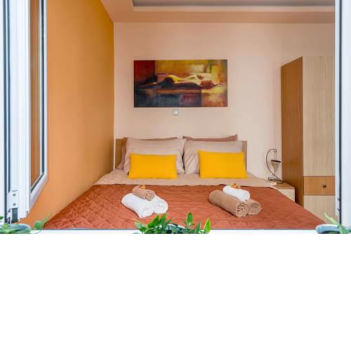 Modern studio with private yard