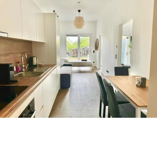 Modern Stylish Apartment with Garden & Free Parking