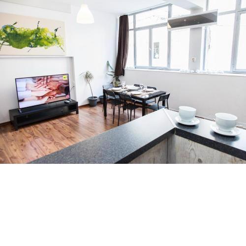 Modern vibes in this deluxe central apt in heart of Athens