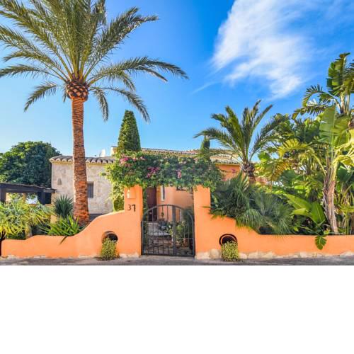 Modern Villa in Cumbre del Sol with Private Pool
