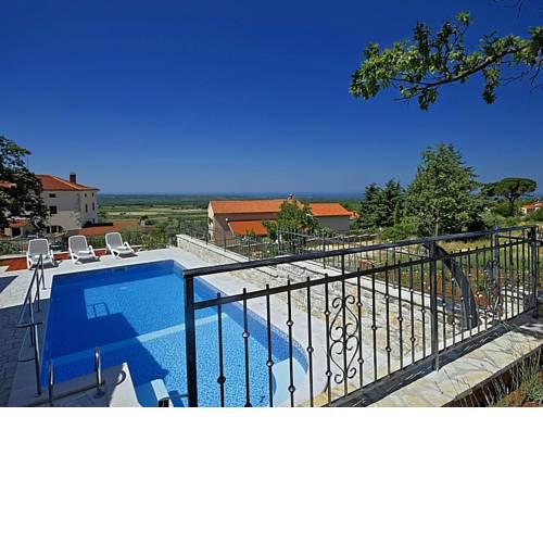 Modern Villa in Visnjan with Private Pool