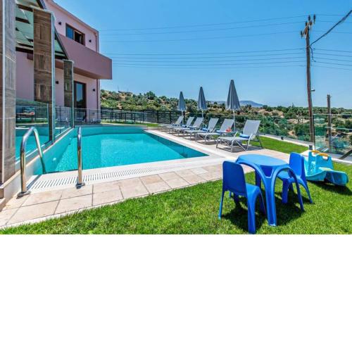 Modern villa with salted water pool,jacuzzi, BBQ!