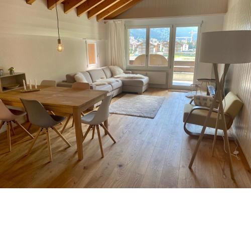 Moderne Dachwohnung Nähe Zermatt mit Balkon