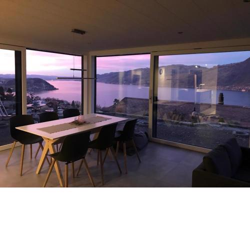 Moderne Unterkunft mit Panoramablick auf Thunersee