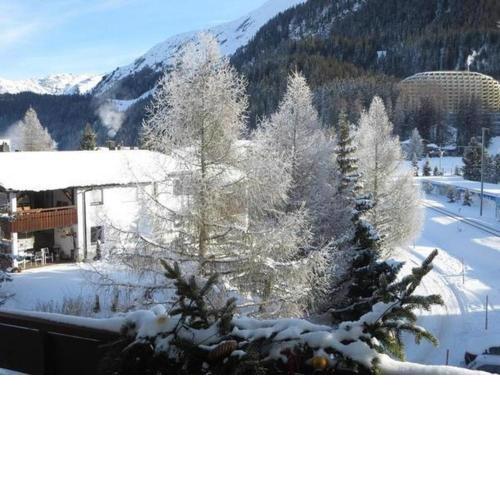 Modernes, exklusives Apartment im Dorf am Davoser See, Skikeller, Innenpool, Sauna, Balkon