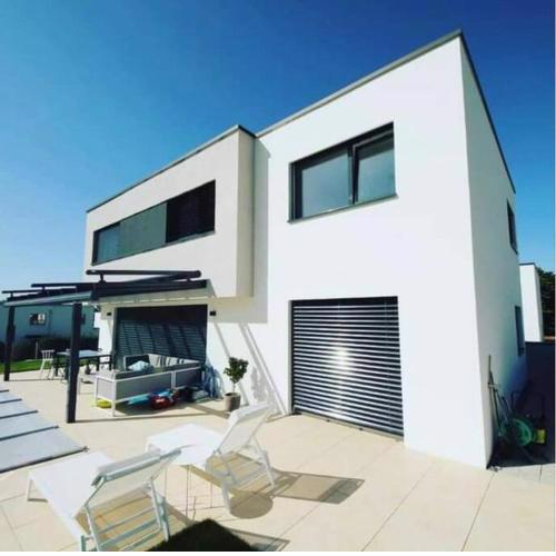 Modernes Haus mit 5 Zimmer mit Pool Nähe von Zürich