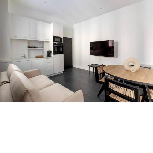 Mogador/Haussmann : Charming Apartment 4P/1BR
