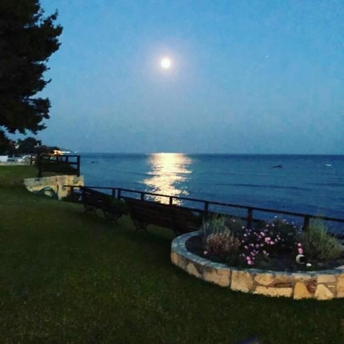 Mola Kalyva SeaView Mesidrili
