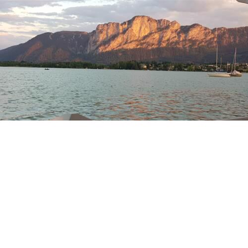 Mondsee-Haus mit Bergblick
