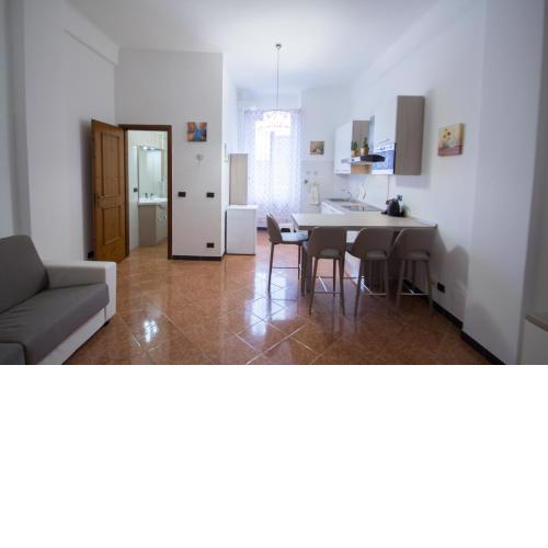 Monolocale nelle mura antiche a 80 mt dal mare