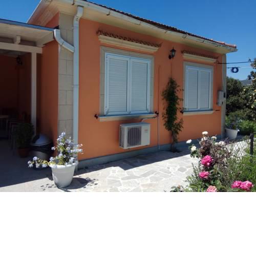 Monte Caputo Holiday House