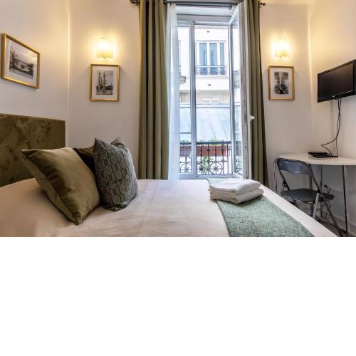 Montmartre Apartments Chagall