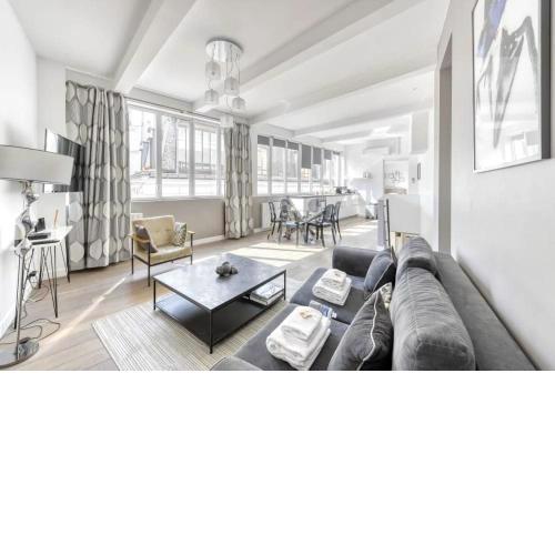 Montmartre Stylish and bright 3BD with terrace