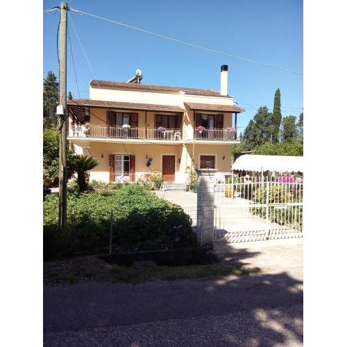 Montsenigos garden house