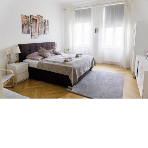 Moonlight one bedroom apartment with porch located in vienna near Schönbrunn and Westbahnhof