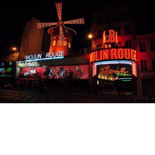 * Moulin Rouge Getaway * 1BR + Desk + Gym weights