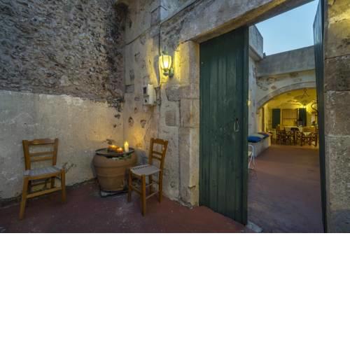 Moundros 1620 Venetian residence