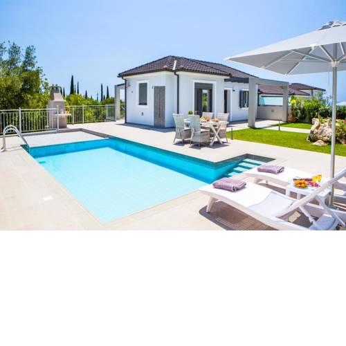 Mousata Villa Sleeps 3 Pool Air Con WiFi