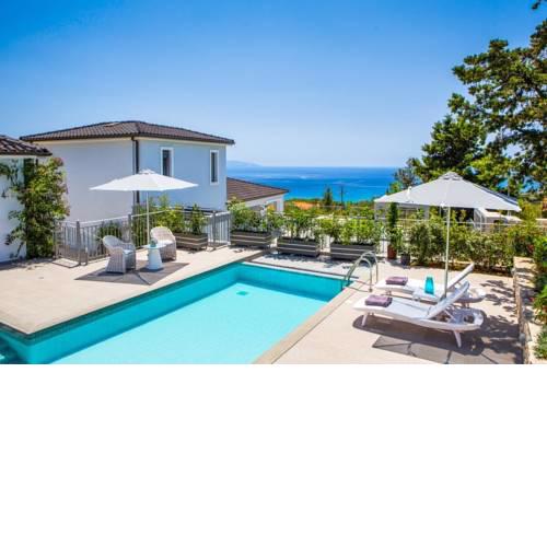 Mousata Villa Sleeps 3 Pool Air Con WiFi
