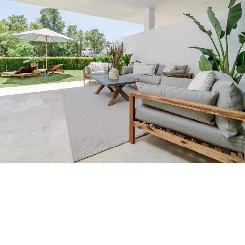 MS- Luxury 3 bedroom townhouse, families only