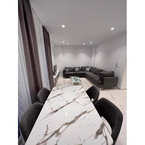 Mumbas Room 2