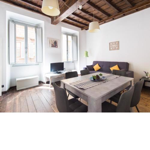 MURATTE APARTMENT facing Trevi's Fountain