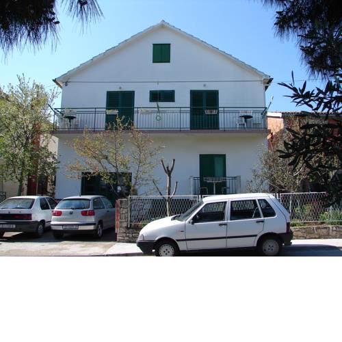Murter Apartment Sleeps 6