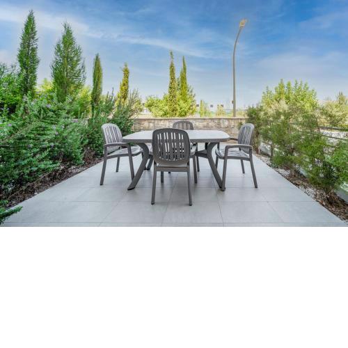 Mythicals Ground floor with garden 2 bed apartment