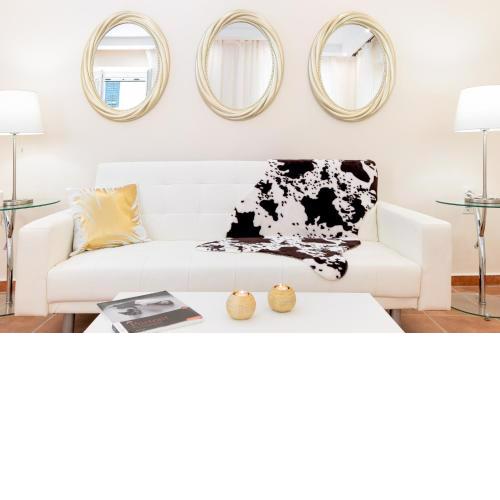 Nadiona White Suite